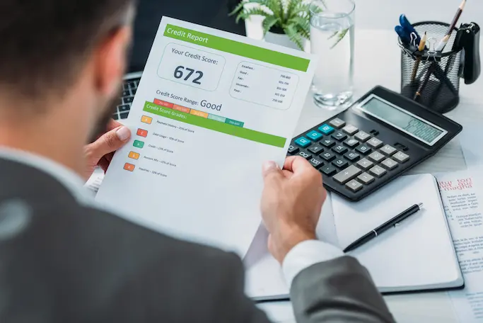 Análisis de informe crediticio en escritorio